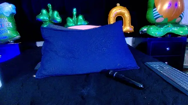 Snapshot of shelsyloreds chatting on 03/14/25, 03:03 shelsyloreds online show from 03/14/25, 03:03