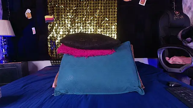 Snapshot of shelsyloreds chatting on 09/22/25, 12:00 shelsyloreds online show from 09/22/25, 12:00