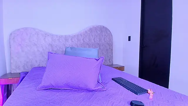 Snapshot of shelsyloreds chatting on 11/15/25, 11:58 shelsyloreds online show from 11/15/25, 11:58