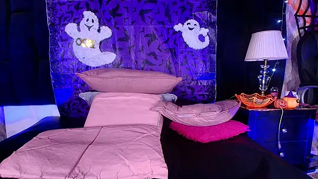 Snapshot of shelsyloreds chatting on 10/18/25, 11:56 shelsyloreds online show from 10/18/25, 11:56