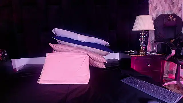 Snapshot of shelsyloreds chatting on 11/06/25, 11:58 shelsyloreds online show from 11/06/25, 11:58