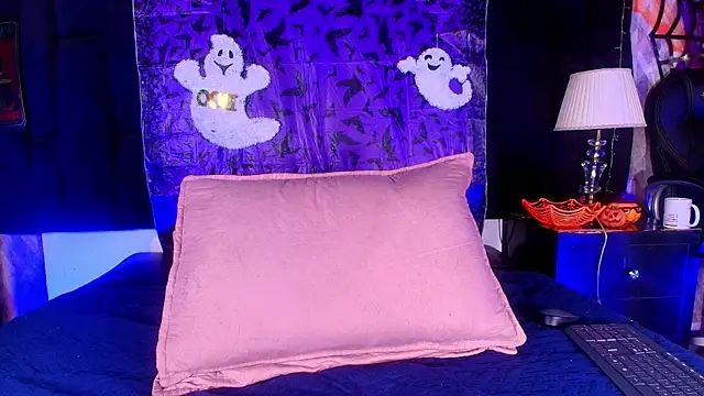 Snapshot of shelsyloreds chatting on 10/21/25, 11:53 shelsyloreds online show from 10/21/25, 11:53