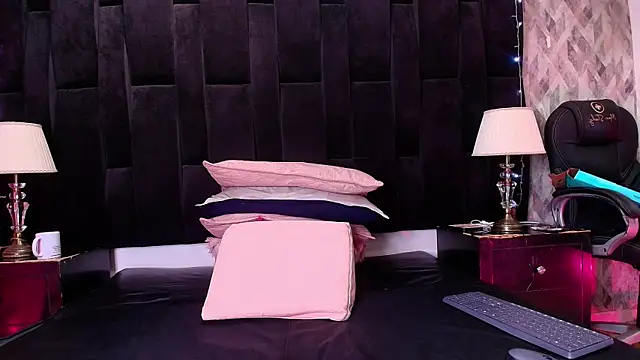 Snapshot of shelsyloreds chatting on 11/08/25, 11:58 shelsyloreds online show from 11/08/25, 11:58