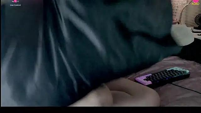 Snapshot of Sweetiegirl00 chatting on 04/17/26, 06:55 Sweetiegirl00 online show from 04/17/26, 06:55