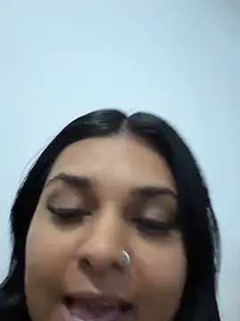 Snapshot of layla_amin chatting on 11/02/25, 01:54 layla amin online show from 11/02/25, 01:54