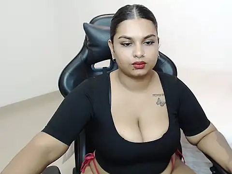 Snapshot of layla_amin chatting on 02/02/25, 04:00 layla amin online show from 02/02/25, 04:00