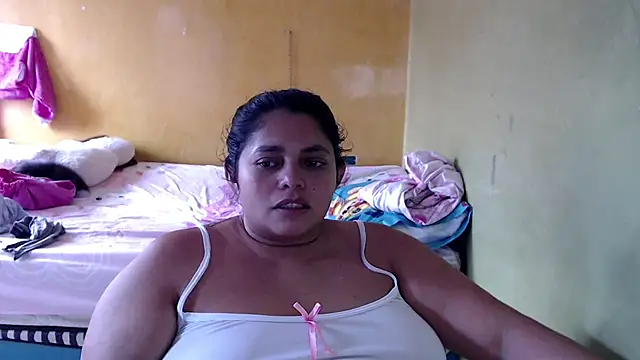 Snapshot of yulieth_bbw chatting on 05/17/26, 12:27 yulieth bbw online show from 05/17/26, 12:27