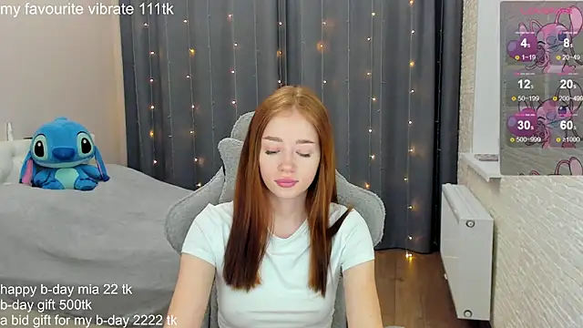 Snapshot of Hot_Mia_ chatting on 01/21/25, 12:29 Hot Mia online show from 01/21/25, 12:29