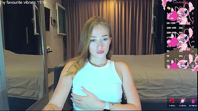 Snapshot of Hot_Mia_ chatting on 09/27/25, 11:49 Hot Mia online show from 09/27/25, 11:49