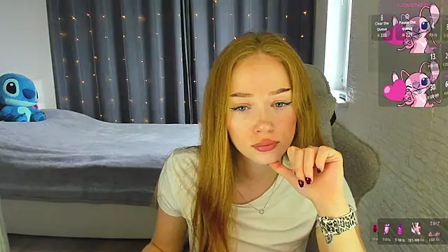Hot Mia  online show from 06/12/26, 09:07