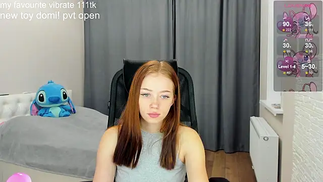 Snapshot of Hot_Mia_ chatting on 12/04/24, 11:24 Hot Mia online show from 12/04/24, 11:24