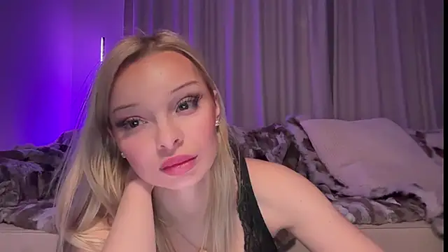 Snapshot of HannaXLove chatting on 12/03/25, 05:01 HannaXLove online show from 12/03/25, 05:01