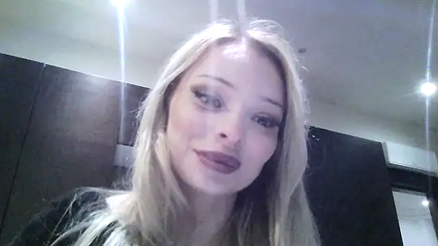 Snapshot of HannaXLove chatting on 11/07/25, 02:32 HannaXLove online show from 11/07/25, 02:32