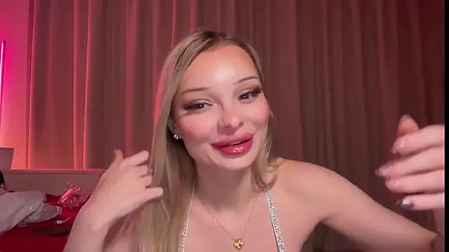 Snapshot of HannaXLove chatting on 11/17/25, 04:22 HannaXLove online show from 11/17/25, 04:22