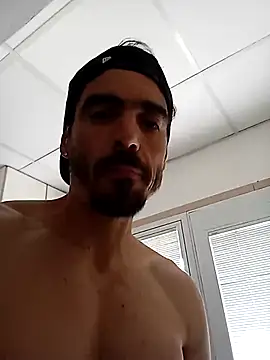 Snapshot of Luckyan10 chatting on 10/28/25, 01:21 Luckyan10 online show from 10/28/25, 01:21