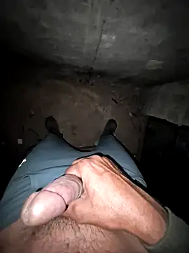 Snapshot of breejs chatting on 12/18/25, 02:54 breejs online show from 12/18/25, 02:54