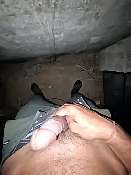 Snapshot of breejs chatting on 01/18/26, 01:03 breejs online show from 01/18/26, 01:03