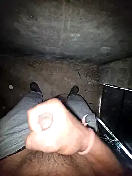 Snapshot of breejs chatting on 11/26/25, 04:34 breejs online show from 11/26/25, 04:34