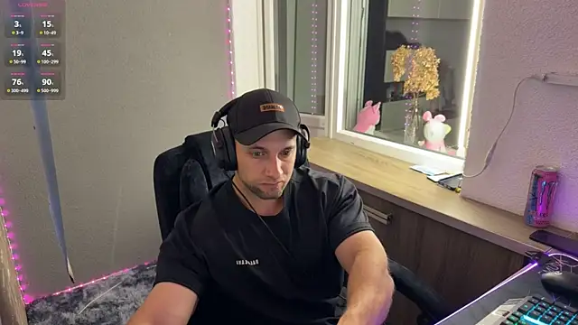 Snapshot of michaelbradleu chatting on 07/10/26, 07:47 michaelbradleu online show from 07/10/26, 07:47