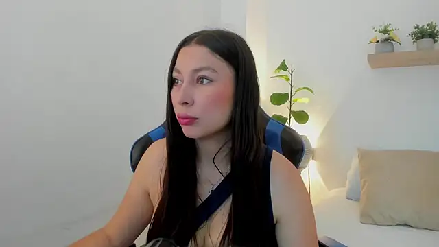 Snapshot of bella_99_ chatting on 07/14/26, 11:49 bella 99 online show from 07/14/26, 11:49