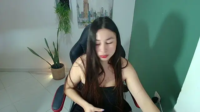 Snapshot of bella_99_ chatting on 12/05/25, 12:26 bella 99 online show from 12/05/25, 12:26