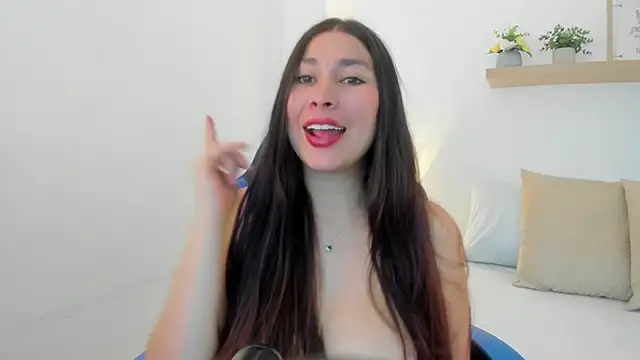 Snapshot of bella_99_ chatting on 07/18/26, 12:14 bella 99 online show from 07/18/26, 12:14
