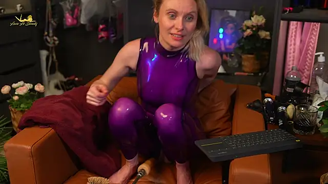 Snapshot of lacie_le_beauty chatting on 02/10/25, 08:53 lacie le beauty online show from 02/10/25, 08:53