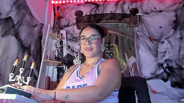 andrea lopezz  online show from 10/03/25, 11:17