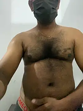 Snapshot of MALEHYPER chatting on 10/31/25, 01:08 MALEHYPER online show from 10/31/25, 01:08