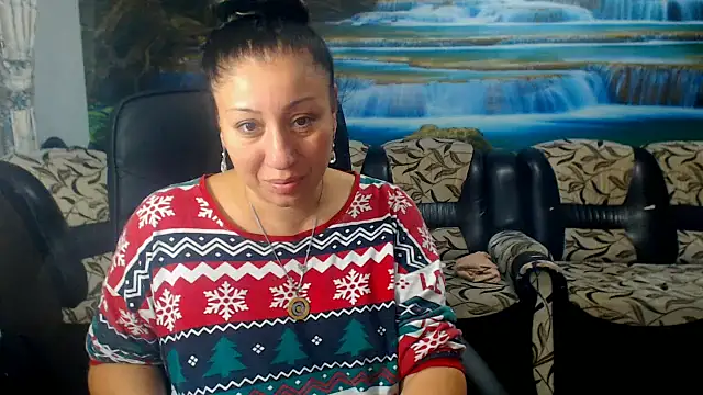 Snapshot of MoistMady chatting on 10/01/25, 03:22 MoistMady online show from 10/01/25, 03:22