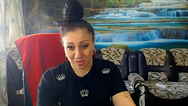 Snapshot of MoistMady chatting on 04/15/26, 12:10 MoistMady online show from 04/15/26, 12:10
