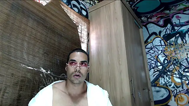 Snapshot of Justin_Frank chatting on 09/29/25, 04:34 Justin Frank online show from 09/29/25, 04:34