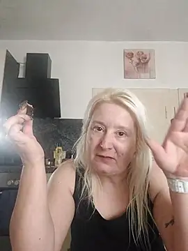 GeileEstelle online show from 10/26/25, 04:40