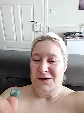 Snapshot of GeileEstelle chatting on 03/12/25, 01:40 GeileEstelle online show from 03/12/25, 01:40