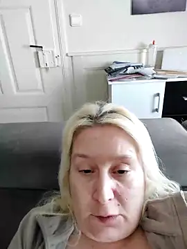 Snapshot of GeileEstelle chatting on 03/10/25, 08:17 GeileEstelle online show from 03/10/25, 08:17