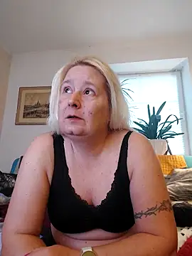 GeileEstelle online show from 11/14/25, 01:59