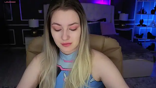 elinanortas online show from 10/27/25, 01:06