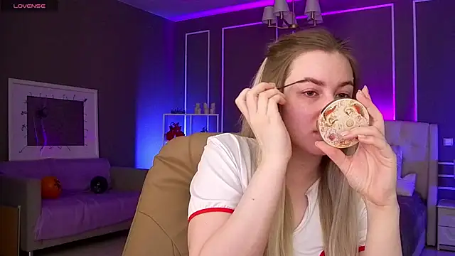 elinanortas online show from 10/30/25, 01:04