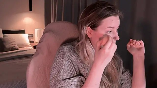 elinanortas online show from 11/29/25, 02:44