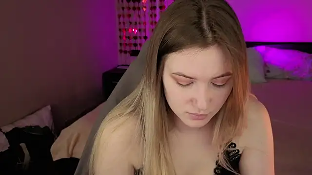 elinanortas online show from 04/01/26, 06:37