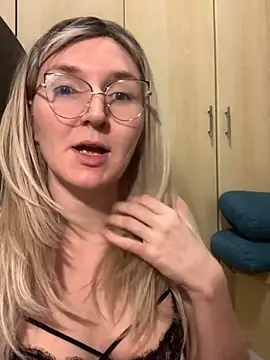 Snapshot of vanda26hot chatting on 10/04/25, 07:10 vanda26hot online show from 10/04/25, 07:10