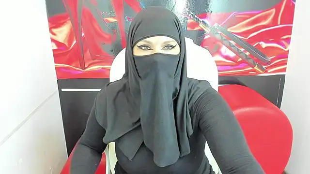 Snapshot of evelyn__salah chatting on 01/13/26, 04:55 evelyn salah online show from 01/13/26, 04:55