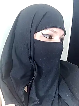 evelyn  salah online show from 10/21/25, 10:09