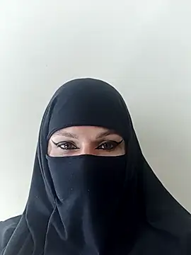 evelyn  salah online show from 10/19/25, 08:11