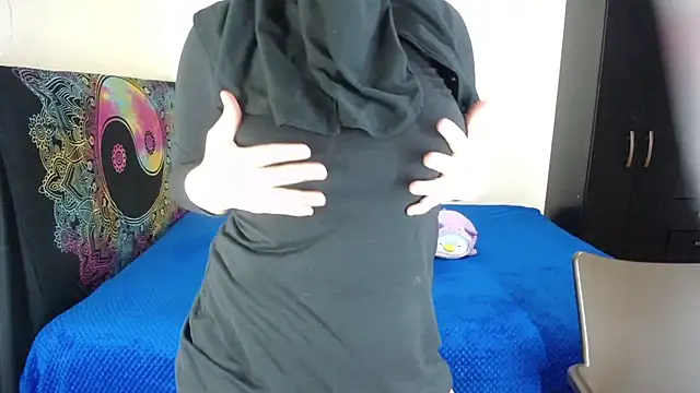 evelyn  salah online show from 05/04/26, 02:15