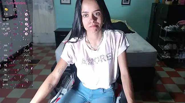 Snapshot of Mia_sexy18_ chatting on 01/16/25, 02:51 Mia sexy18 online show from 01/16/25, 02:51
