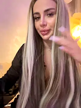 Snapshot of AshleySinn chatting on 10/07/25, 08:32 AshleySinn online show from 10/07/25, 08:32