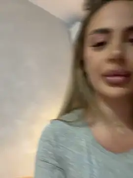 Snapshot of AshleySinn chatting on 10/29/25, 04:50 AshleySinn online show from 10/29/25, 04:50