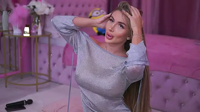 Snapshot of AshleySinn chatting on 03/19/25, 10:53 AshleySinn online show from 03/19/25, 10:53