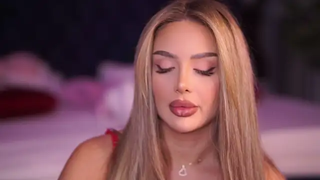 Snapshot of AshleySinn chatting on 11/04/25, 11:14 AshleySinn online show from 11/04/25, 11:14